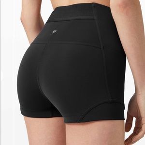 LULULEMON Rouge Renegade HR Short 2.5”